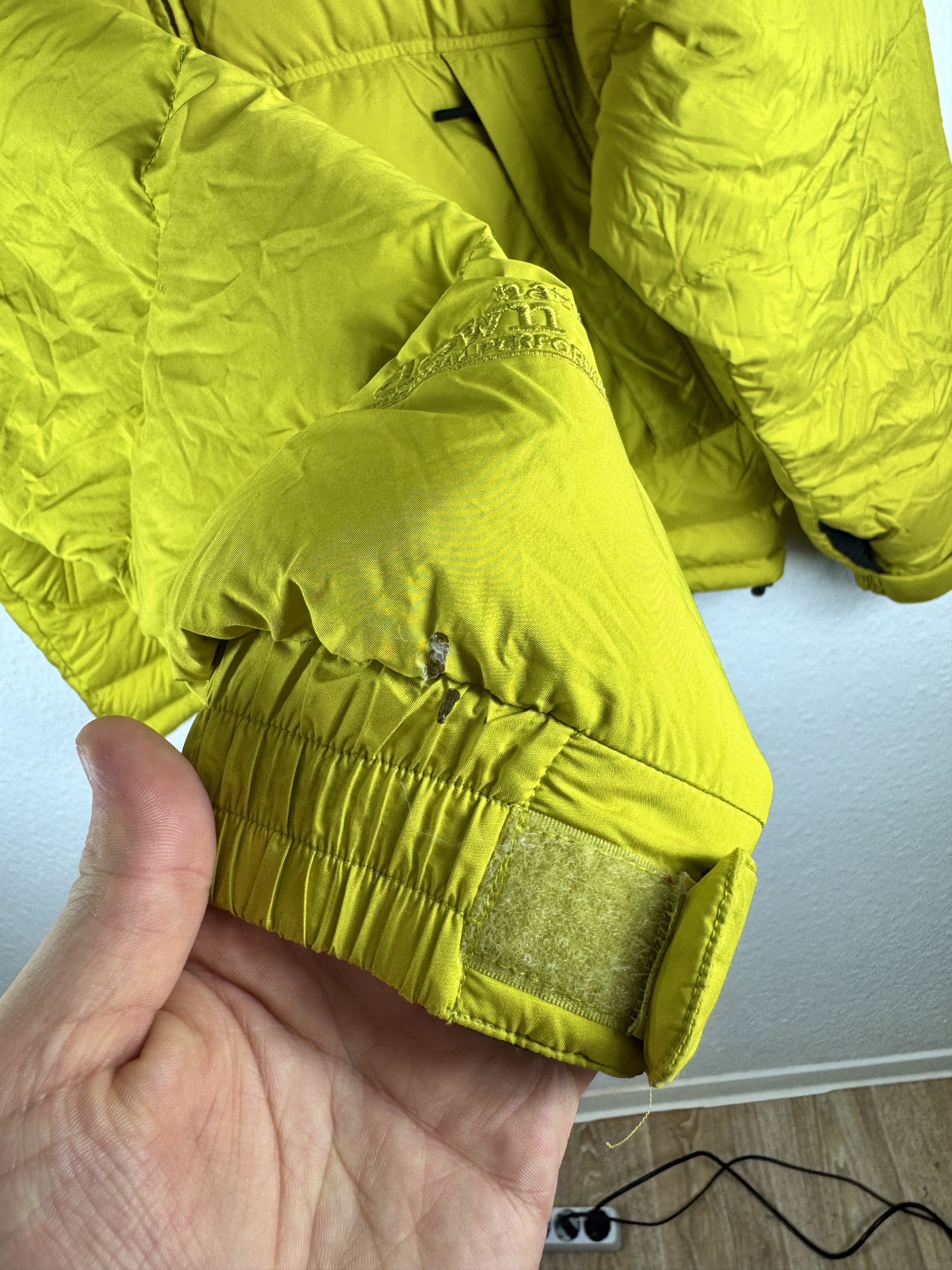 Mountain Hardwear Men`s SPRAYWAY RESOLUTE 263 DOWN PADDED THERMAL PUFFER XL Size US XL / EU 56 / 4 - 14 Thumbnail