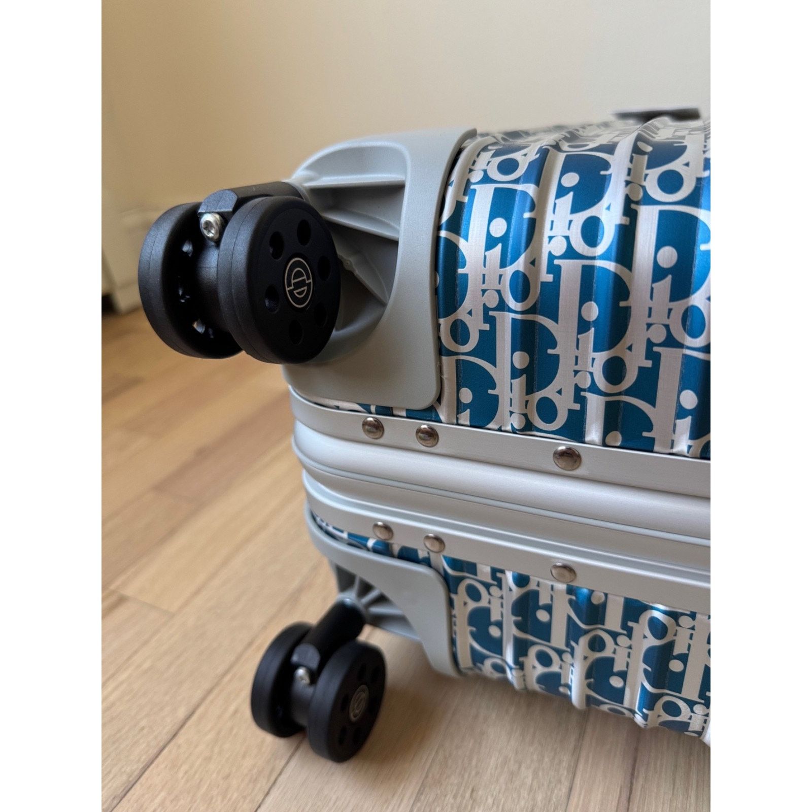 Dior Dior x Rimowa 4-Wheel Cabin Suitcase Aluminium Silver Size ONE SIZE - 18 Thumbnail