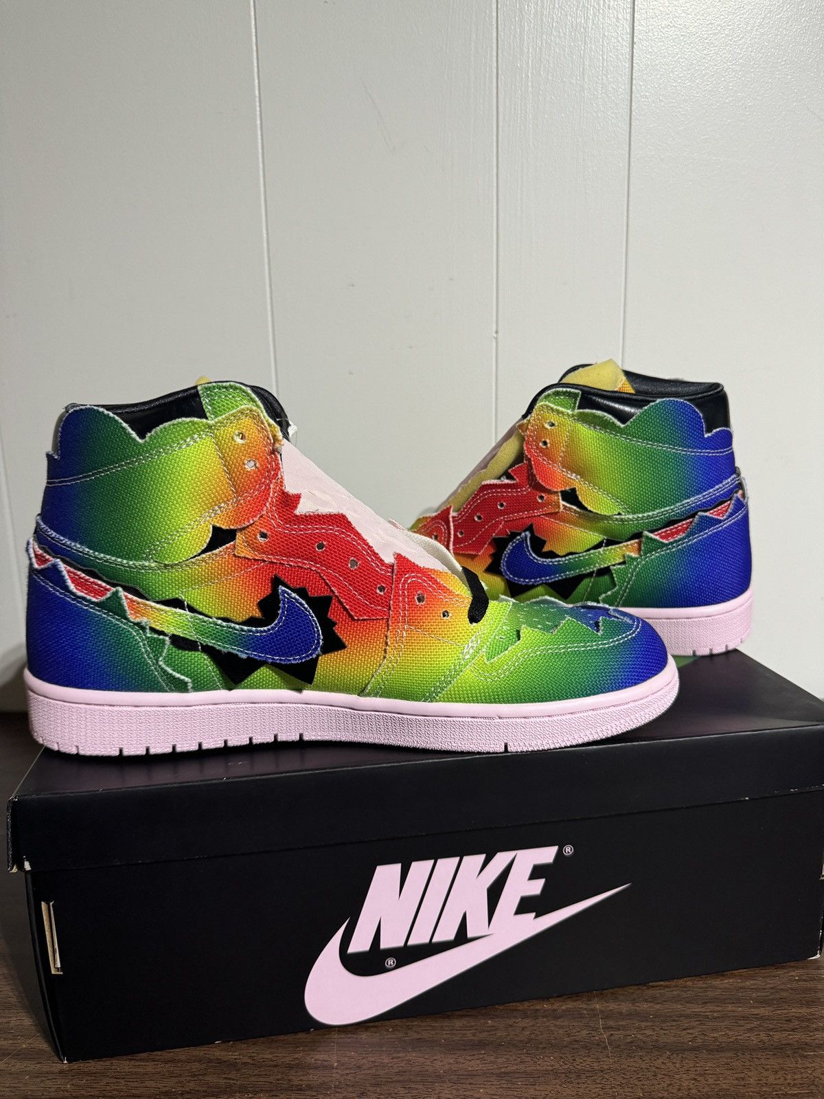 Jordan Brand Air Jordan 1 Retro OG High x J Balvin Tie Dye Multicolor Size US 10.5 / EU 43-44 - 11 Thumbnail