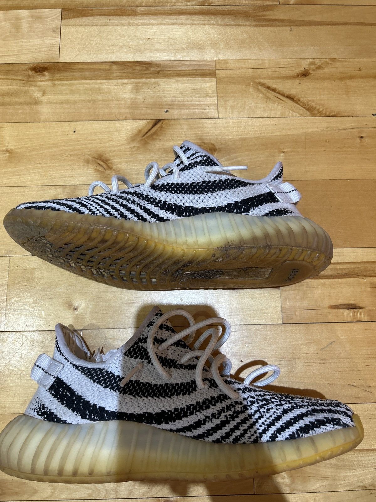 Yeezy Yeezy Boost 350 V2 Size US 10 / EU 43 - 3 Thumbnail