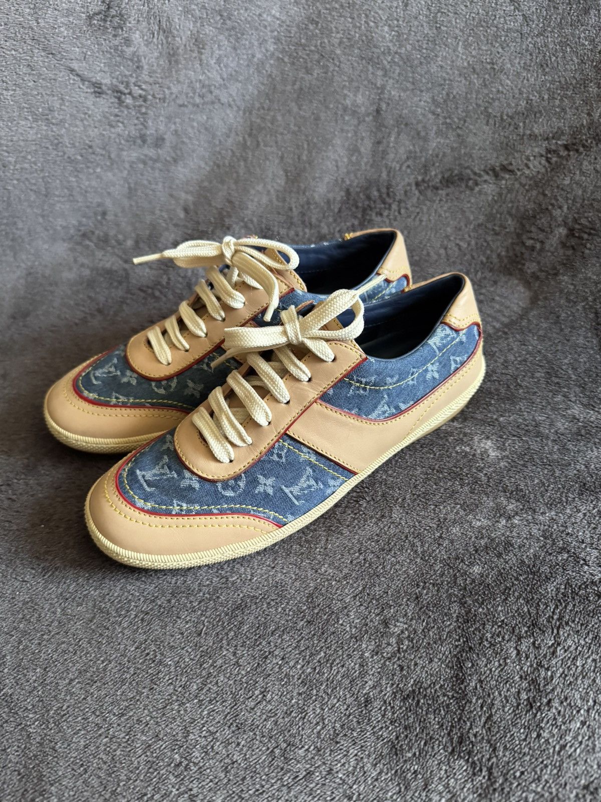 Louis Vuitton Louis Vuitton beige leather blue monogram denim sneakers Size US 5 / IT 35 - 4 Thumbnail