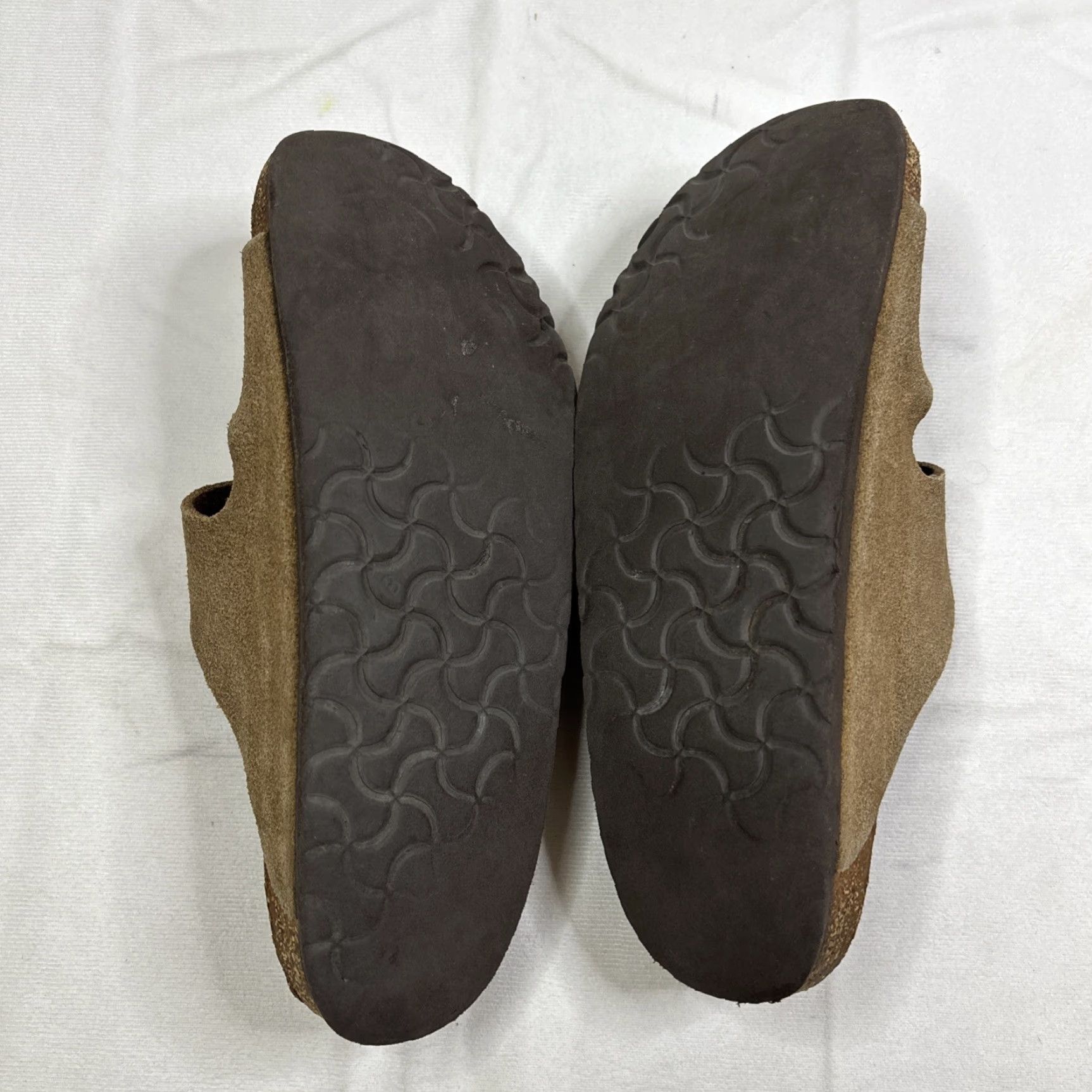 Birkenstock Birkenstock Arizona Sandal Leather Suede Tan Women's 38 US 7 Men’s 5 Buckle Straps Leather Insole Outsole Germany Vintage? Size US 7 / IT 37 - 5 Thumbnail