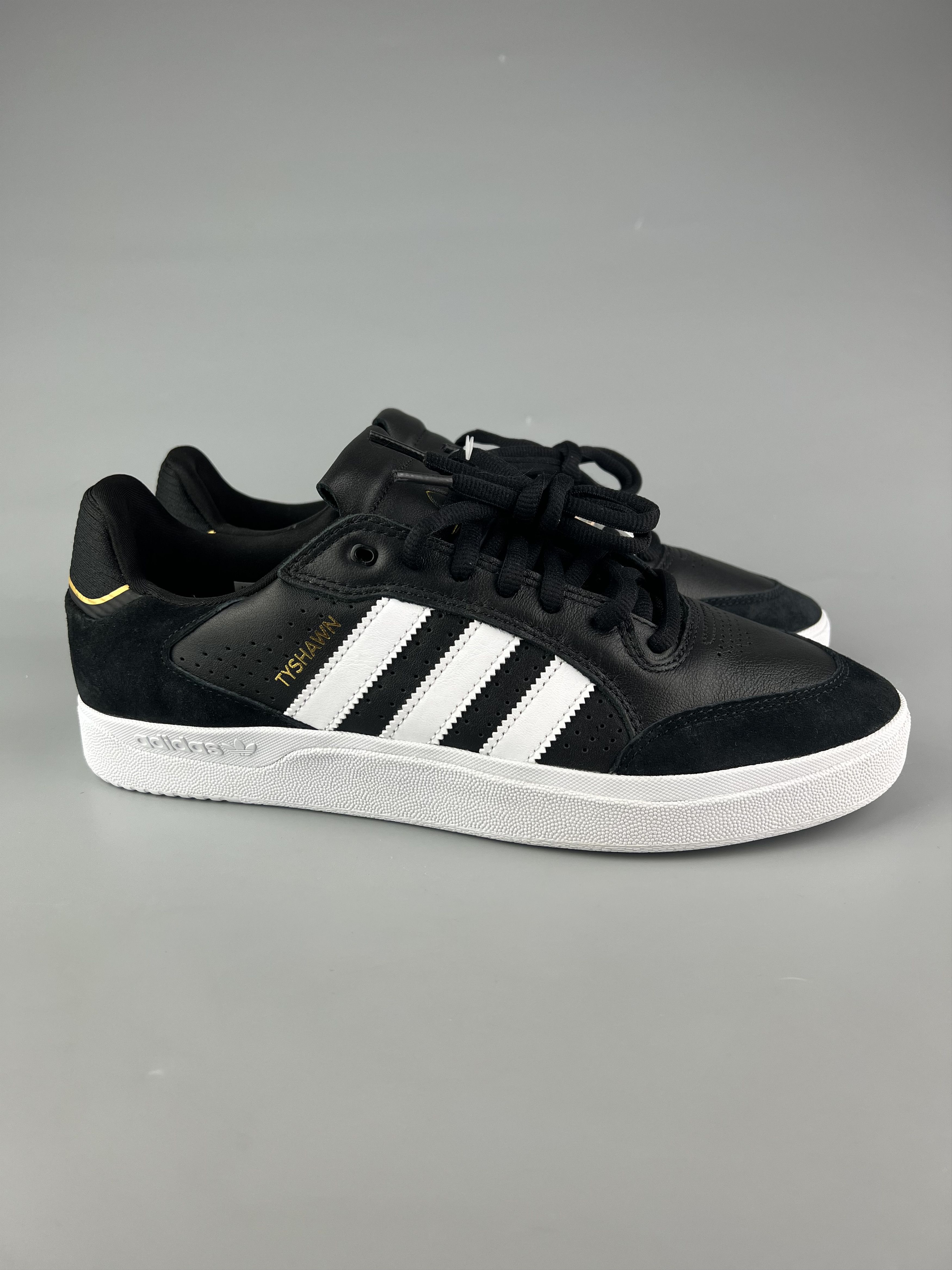 Adidas Adidas Tyshawn Low Sneakers Size US 11 Size US 11 / EU 44 - 1 Thumbnail
