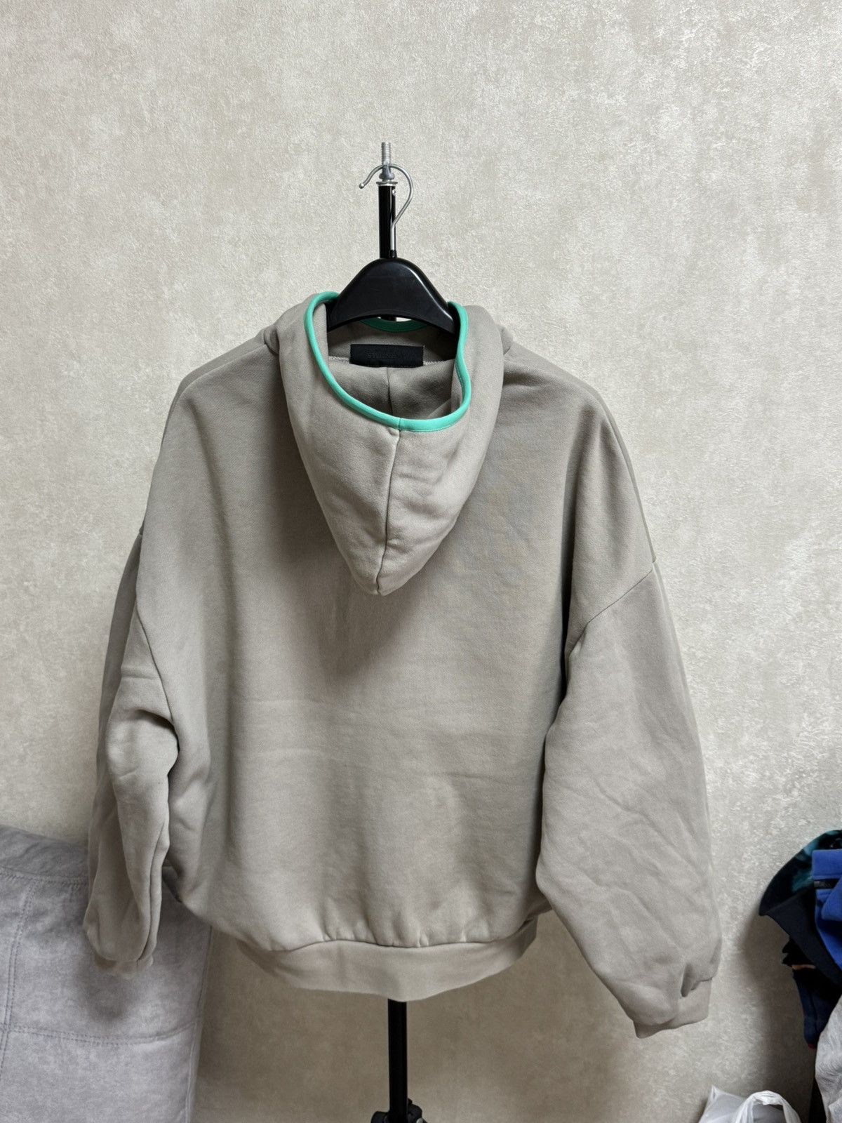 Fear of God Rare Essentials Fear of God oversized box fit hoodie size M Size US M / EU 48-50 / 2 - 17 Thumbnail