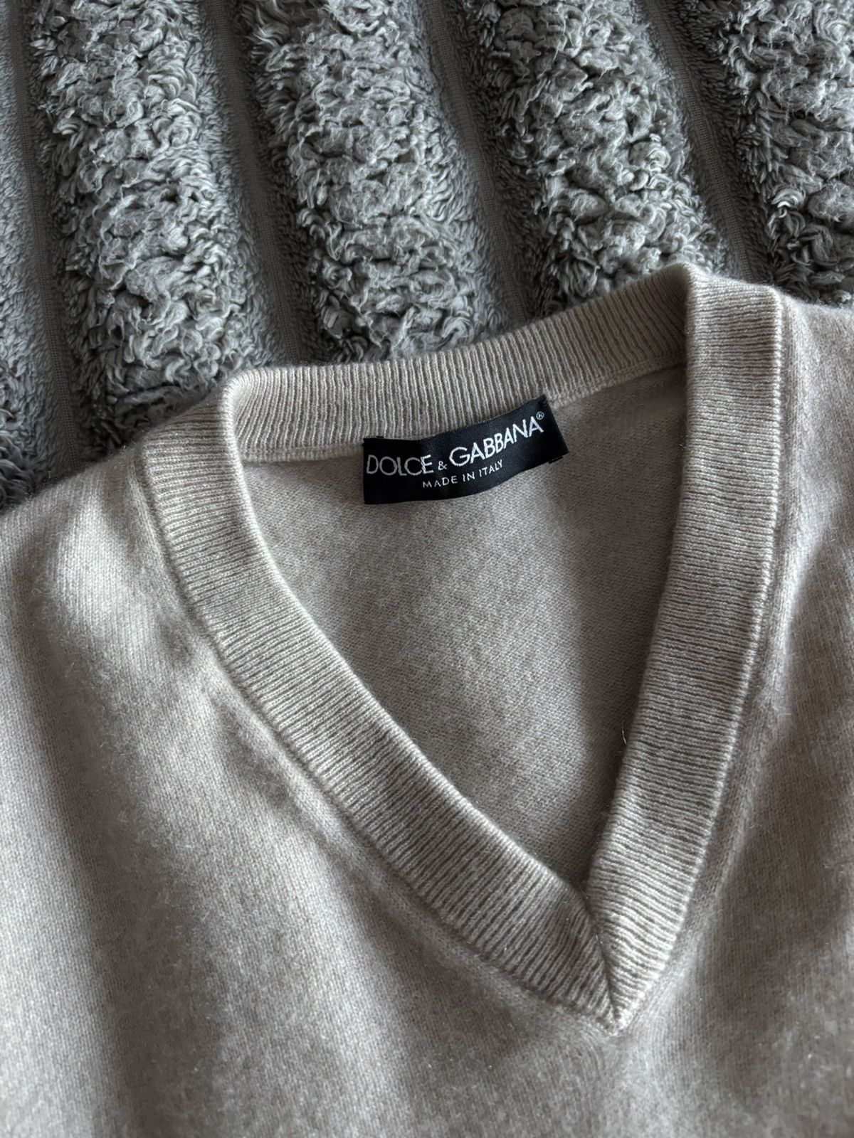 Dolce & Gabbana Dolce & Gabbana 100% Cashmere V-Neck Sweater Beige/Cream Size US L / EU 52-54 / 3 - 5 Thumbnail