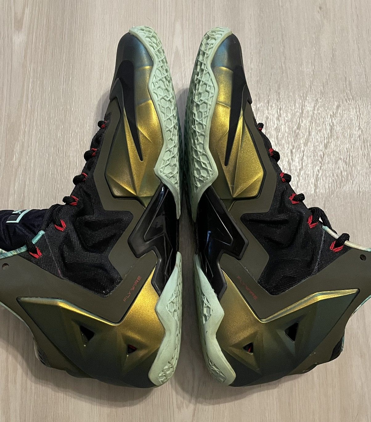 Designer × Nike Nike LeBron 11 Kings Pride Original Box And Receipt Sz 9.5 Size US 9.5 / EU 42-43 - 6 Thumbnail