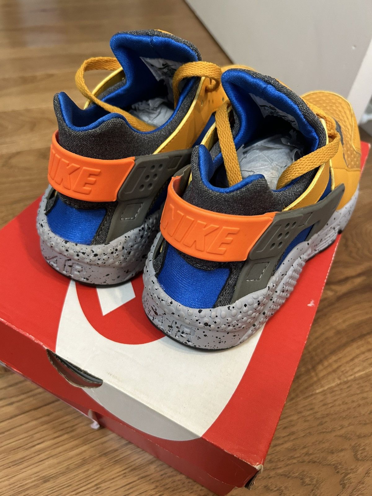 Nike Nike Huarache Gold Leaf (RARE) Size US 9 / EU 42 - 4 Thumbnail