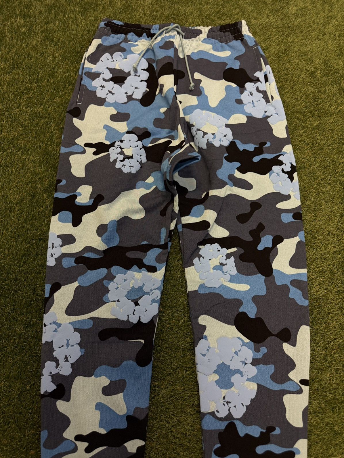 DENIM TEARS Denim Tears Cotton Wreath Camo Sweatpants Size Medium NEW Size US 31 - 3 Thumbnail
