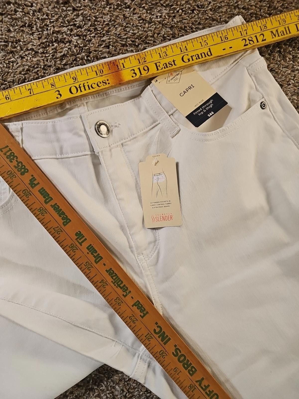 St. Johns Bay St. John’s Bay MidRise Capri Jeans 14 White Stretch NWT NWD Size 36" / US 14 / IT 50 - 5 Thumbnail