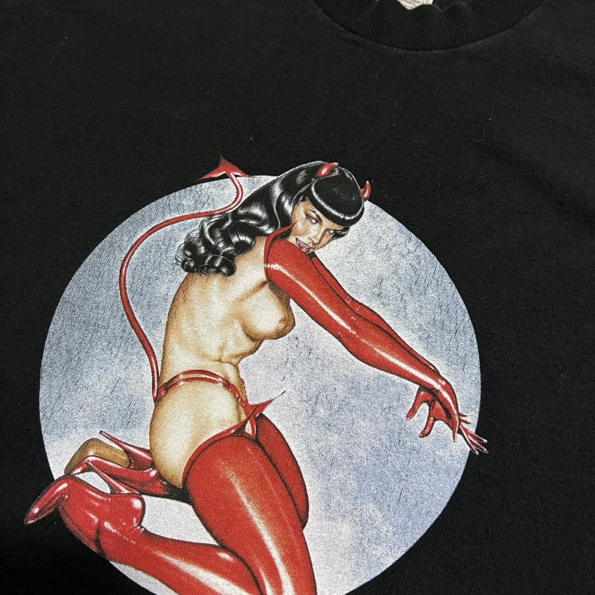 Fashion Victim × Vintage Vintage 90s Betty Page Devil Graphic Tee Pin Up Olivia Art Size US L / EU 52-54 / 3 - 4 Thumbnail