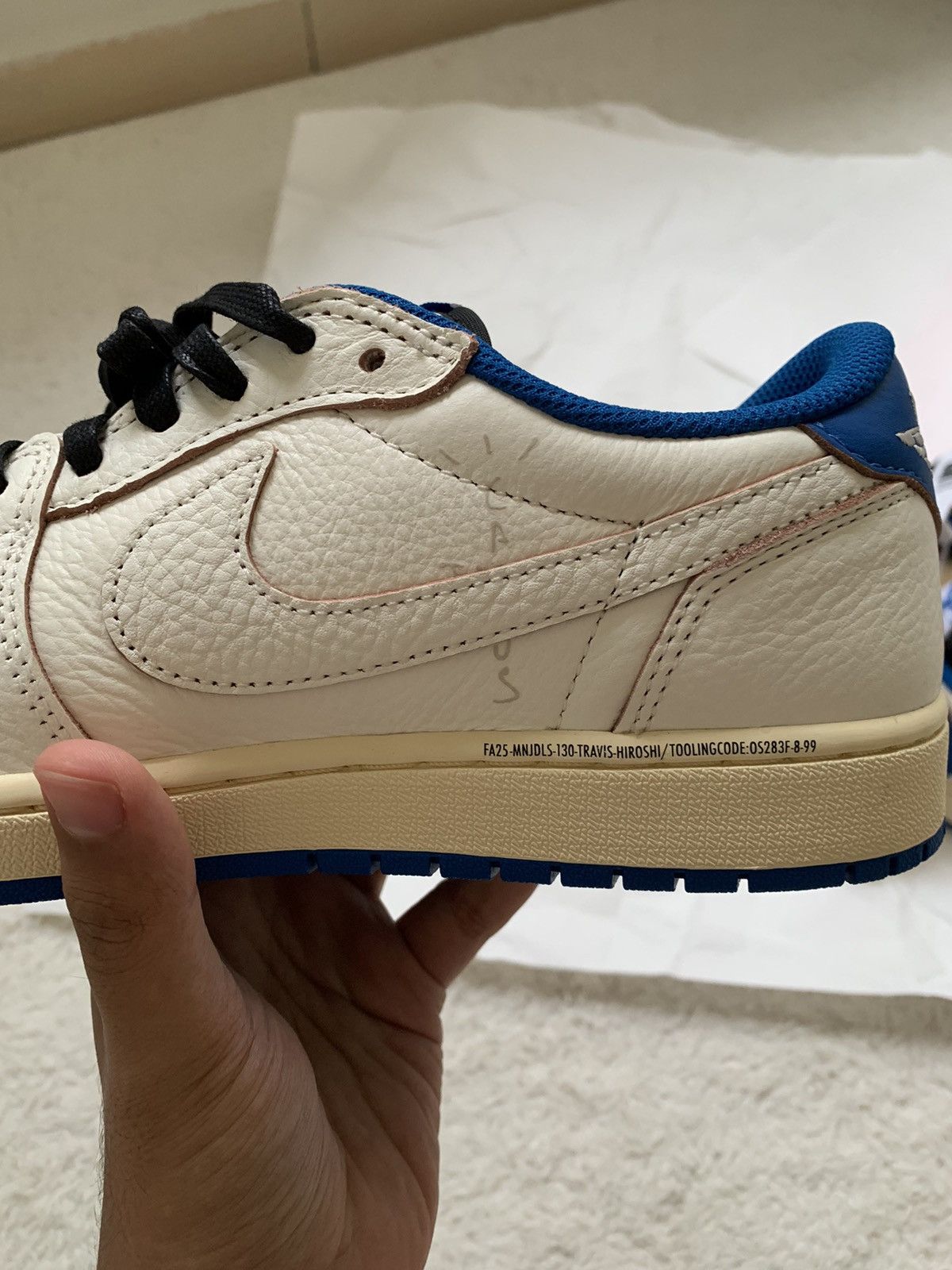 Nike × Travis Scott Air Jordan 1 Low Og X Travis Scott X Fragment 2.0 Size US 9.5 / EU 42-43 - 4 Thumbnail