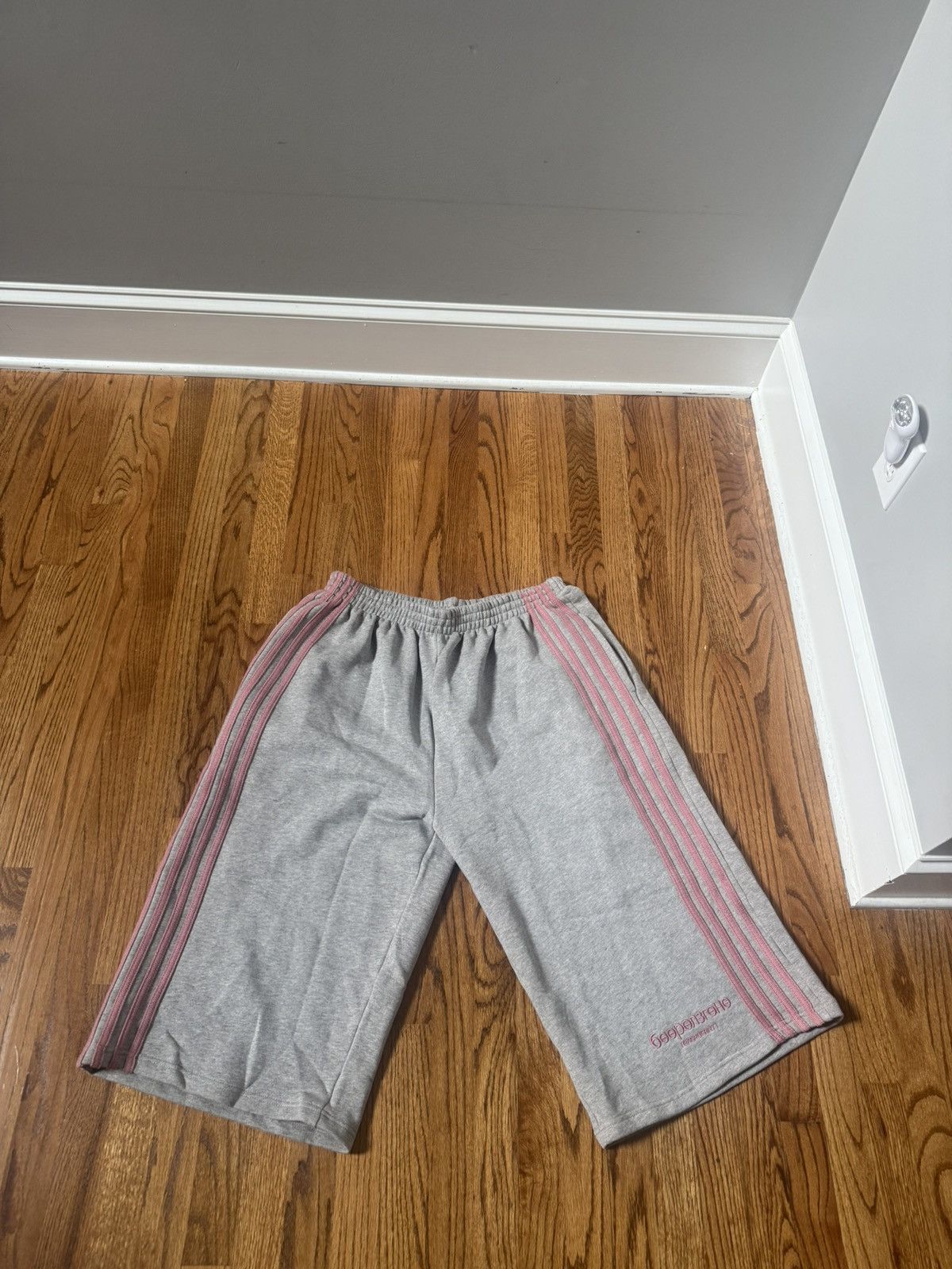 The GV Gallery EXCLUSIVE GRAY & PINK GV GALLERY AUNT CATHY BAGGIES Size US 38 / EU 54 - 2 Thumbnail