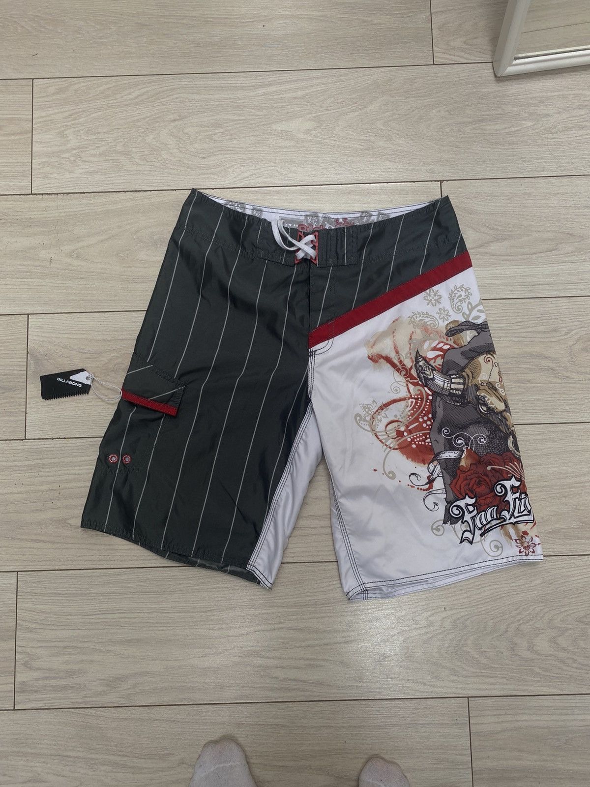 Billabong × Vintage Billabong Graphic Board Shorts (New w/ Keychain) - Size 32 Size US 32 / EU 48 - 1 Thumbnail