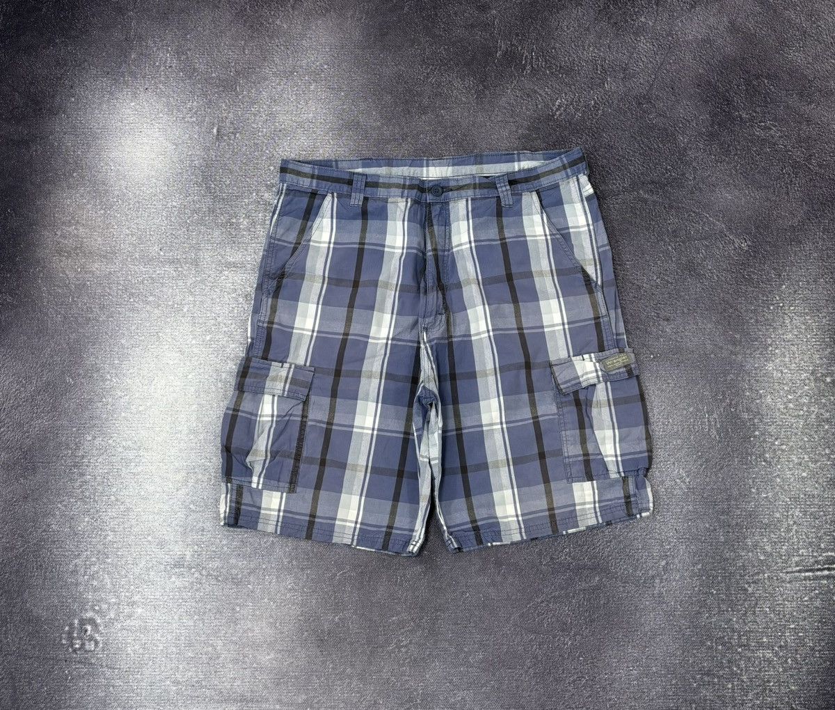Vintage Vintage Wrangler USA Blue Check Utility Hype Cargo Shorts Size US 38 / EU 54 - 1 Thumbnail