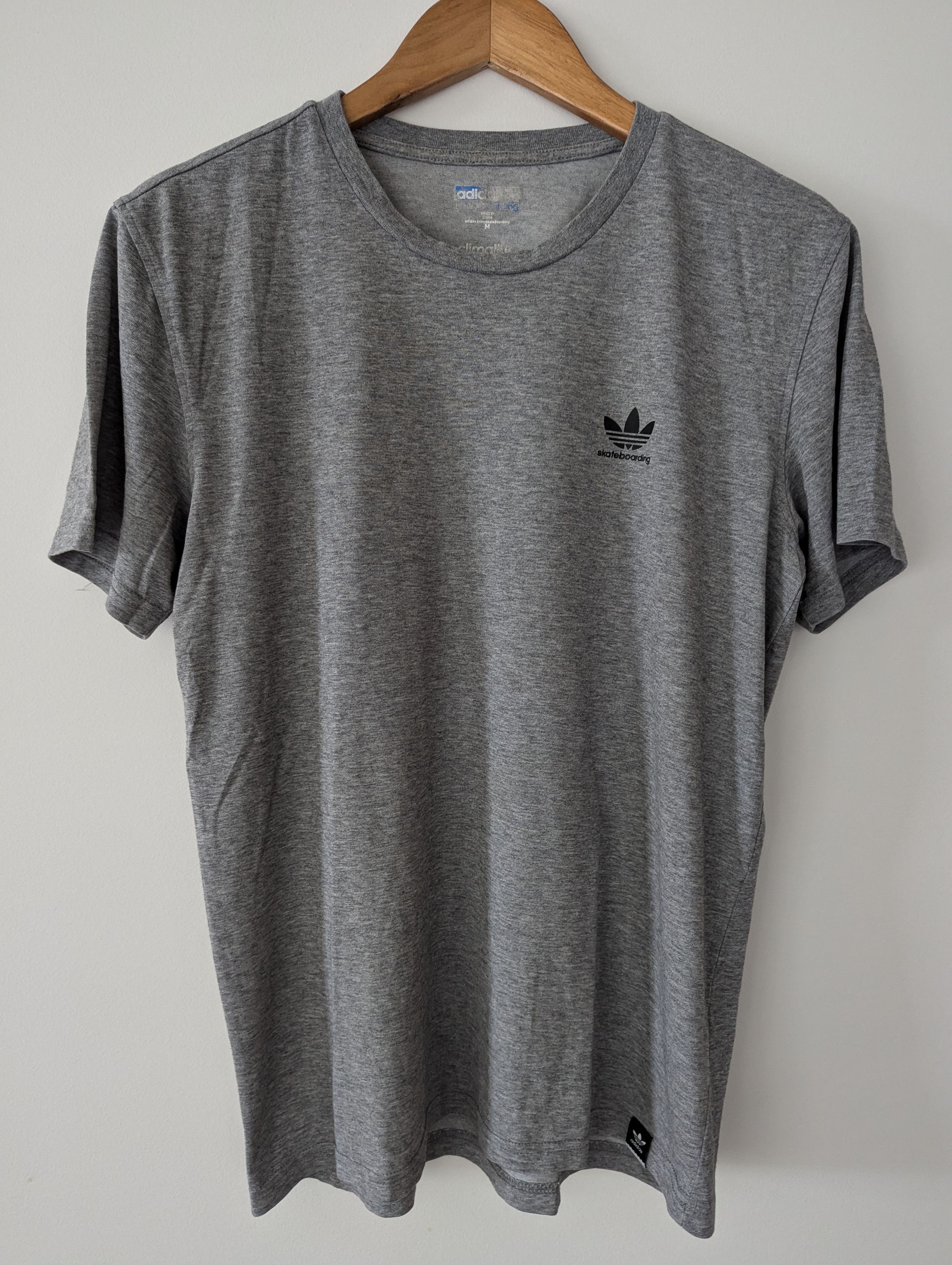 Adidas ADIDAS SKATEBOARDING GREY T-SHIRT - SURF SKATE - VINTAGE Size US M / EU 48-50 / 2 - 1 Thumbnail