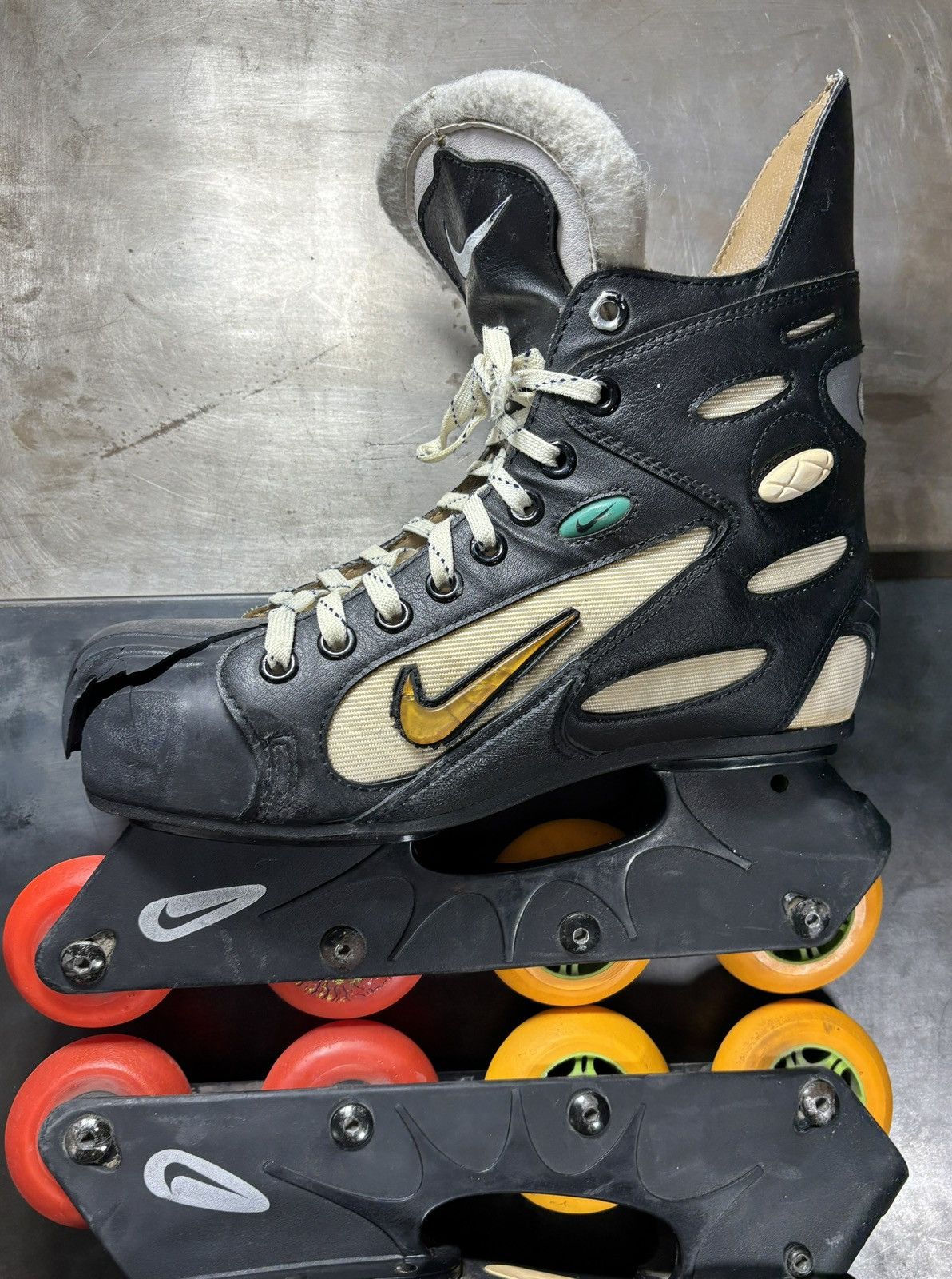 Nike 1990s Nike Zoom Air Agitate Vintage Rollerblade InLine Skate Size US 7 / EU 40 - 10 Thumbnail
