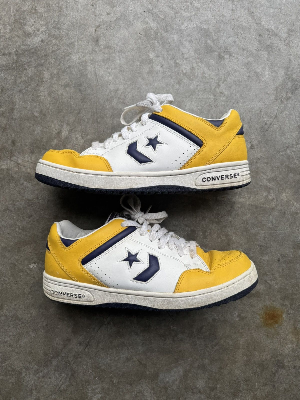 Converse Vintage Y2K Converse Weapon Low “Magic Johnson” Lakers Snkr Size US 11 / EU 44 - 1 Thumbnail