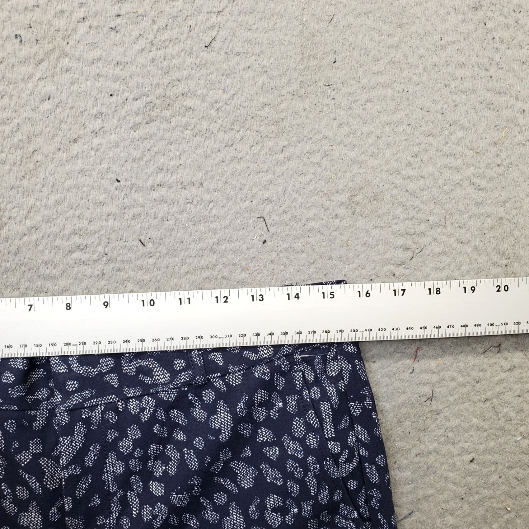 Banana Republic Banana Republic Womens 6P Chino Pants: Multi Animal Print Stretch Easy Care 27.25" Inseam Flat Front Pockets Regular 31.5" Waist 36.25" Outseam Size 28" / US 6 / IT 42 - 5 Thumbnail