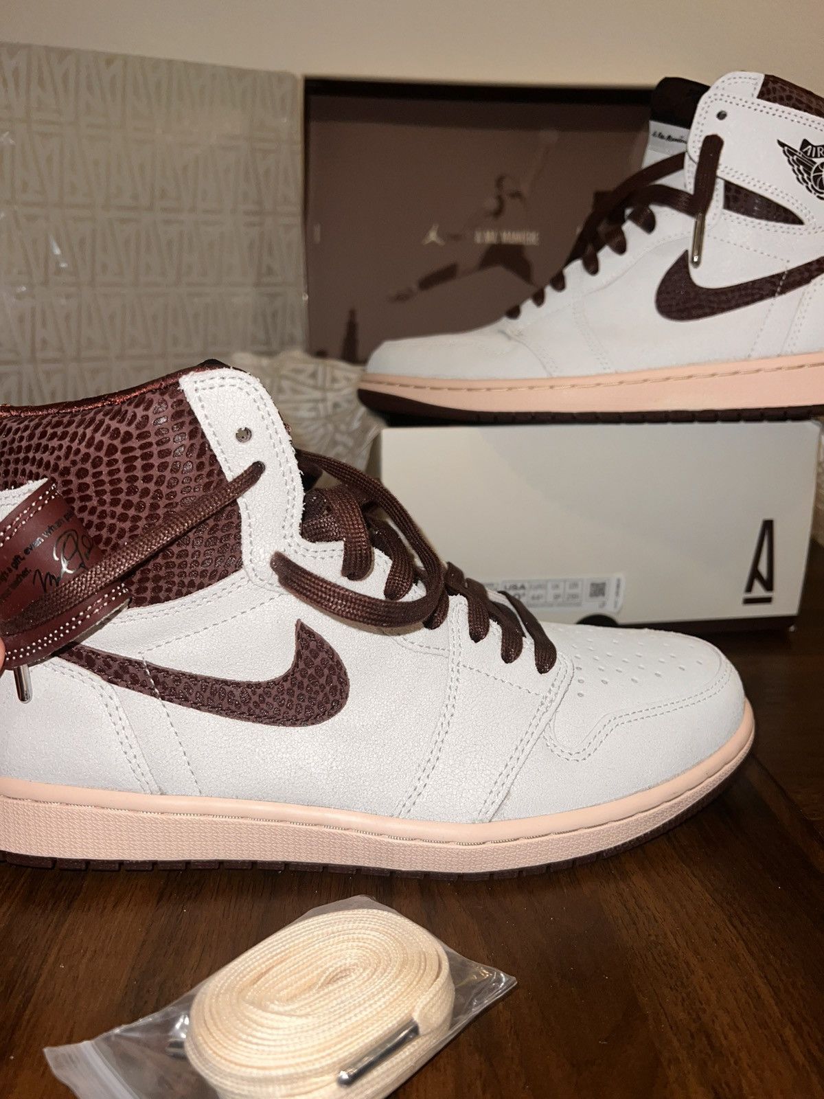 A Ma Maniere × Jordan Brand × Nike Air Jordan 1 Retro High SP Size US 10.5 / EU 43-44 - 22 Thumbnail