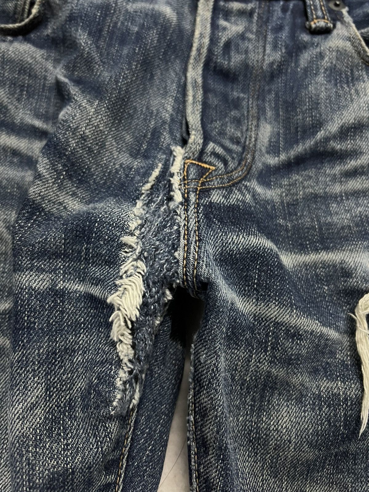 Japanese Brand Vintage Kuro Graphite Distressed Selvedge Jean Japan Size US 30 / EU 46 - 11 Thumbnail