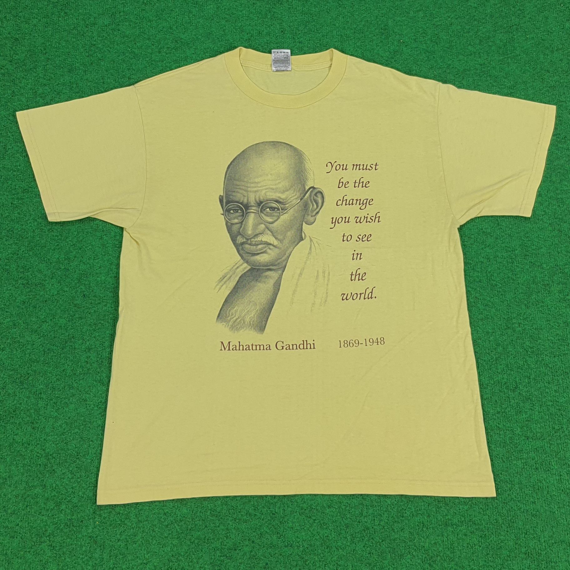 Vintage Vintage Mahatma Gandhi Quotes Tshirt Size US L / EU 52-54 / 3 - 1 Thumbnail