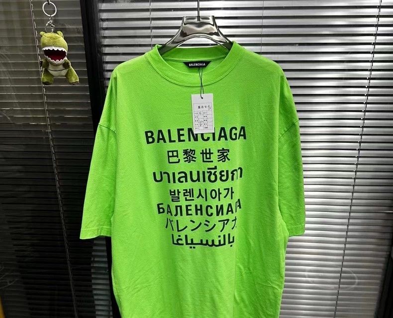 Balenciaga Balenciaga Green Seven Language Short Sleeves Size US XS / EU 42 / 0 - 1 Thumbnail