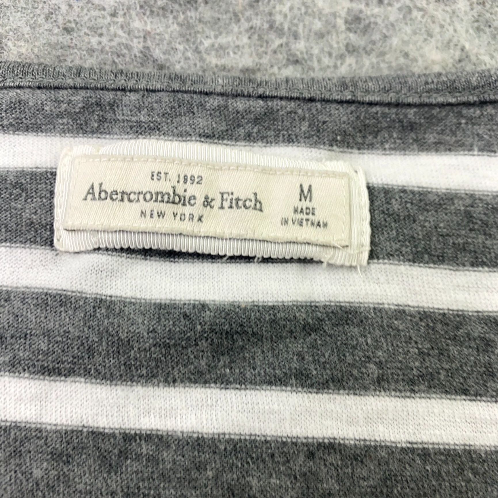 Abercrombie & Fitch Abercrombie & Fitch Womens Shirt Top M Gray Striped Rhinestones T-Shirt Casual Size M / US 6-8 / IT 42-44 - 3 Thumbnail