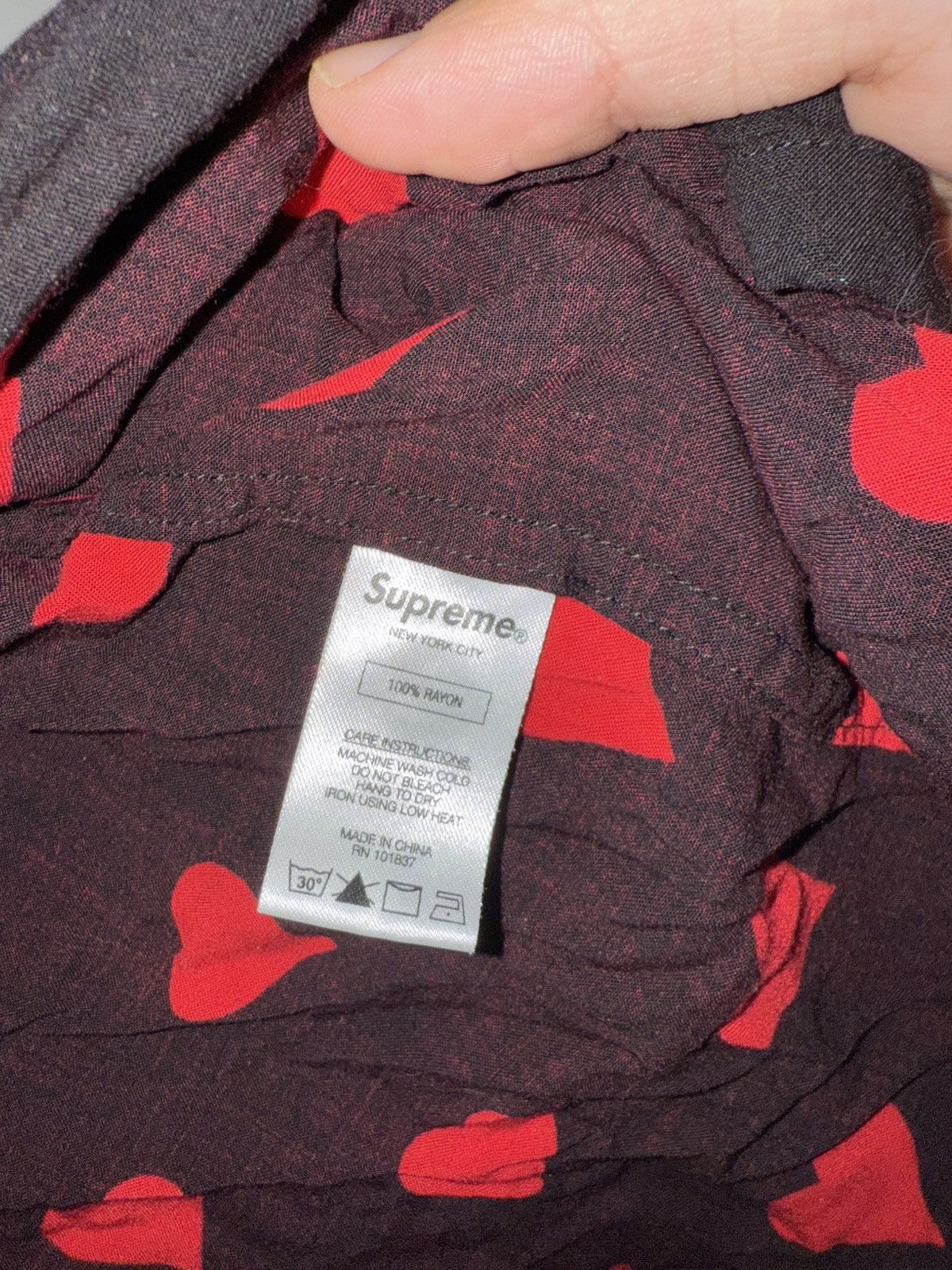 Supreme SUPREME SS17 HEARTS RAYON BUTTON UP Size US M / EU 48-50 / 2 - 4 Thumbnail