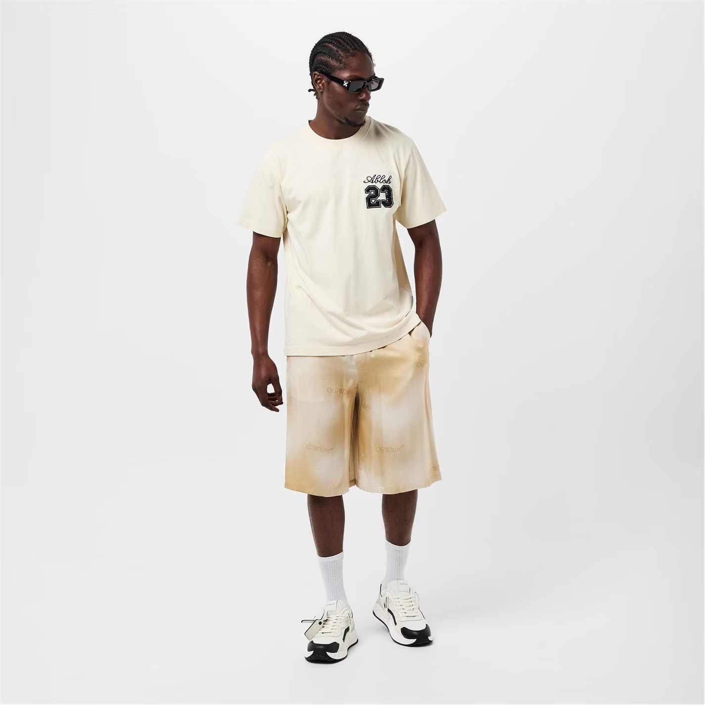 Off-White o1g2r1mq0226 Closed Cuff Fleece Shorts In Beige/White Size US 32 / EU 48 - 6 Thumbnail