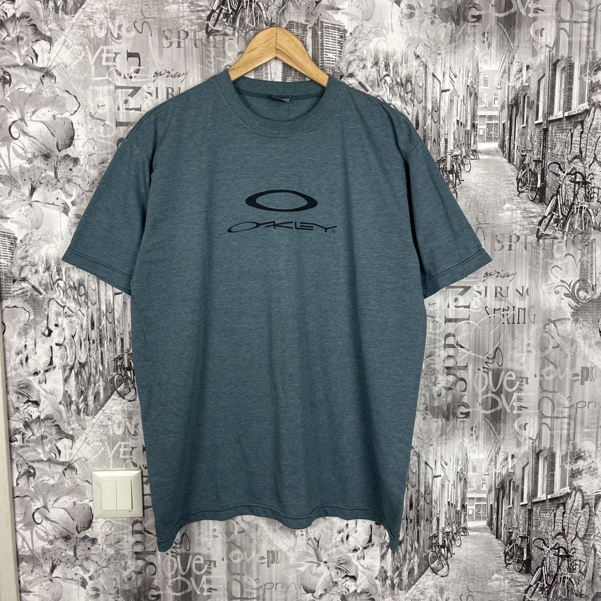 Oakley Vintage Oakley T-Shirt Softwear Big Logo Boxy Japanese Y2K Size US L / EU 52-54 / 3 - 1 Thumbnail
