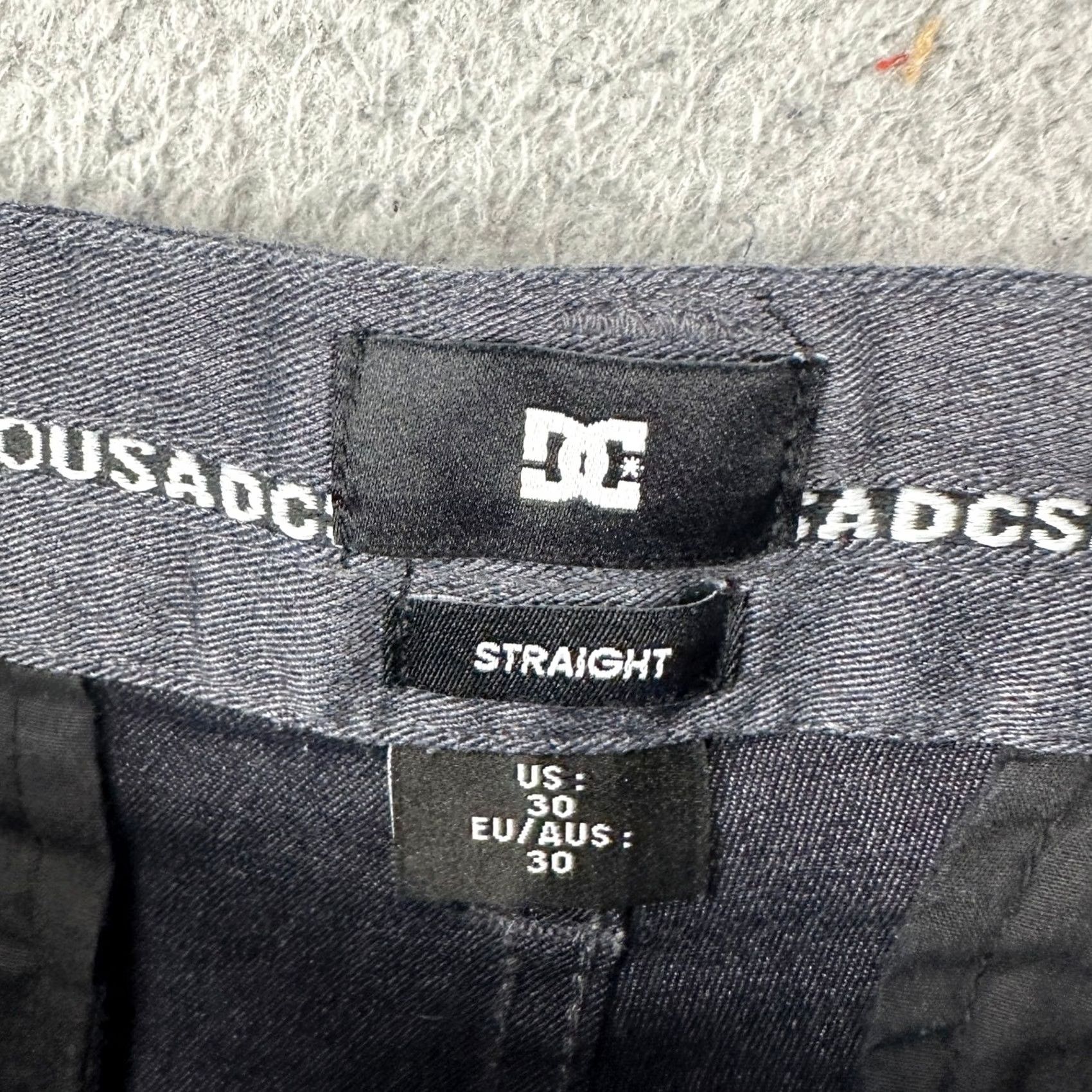 Vintage DC Shoes Mens Skate Shorts 30 Gray Flat Front Pockets Athletic Casual Outdoor Walking Shirt? Size US 30 / EU 46 - 3 Thumbnail