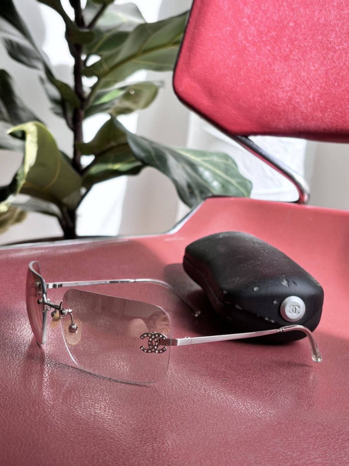 Chanel Chanel Sunglasses 4017-D Rhinestone Logo Rimless Vintage Size ONE SIZE - 6 Thumbnail