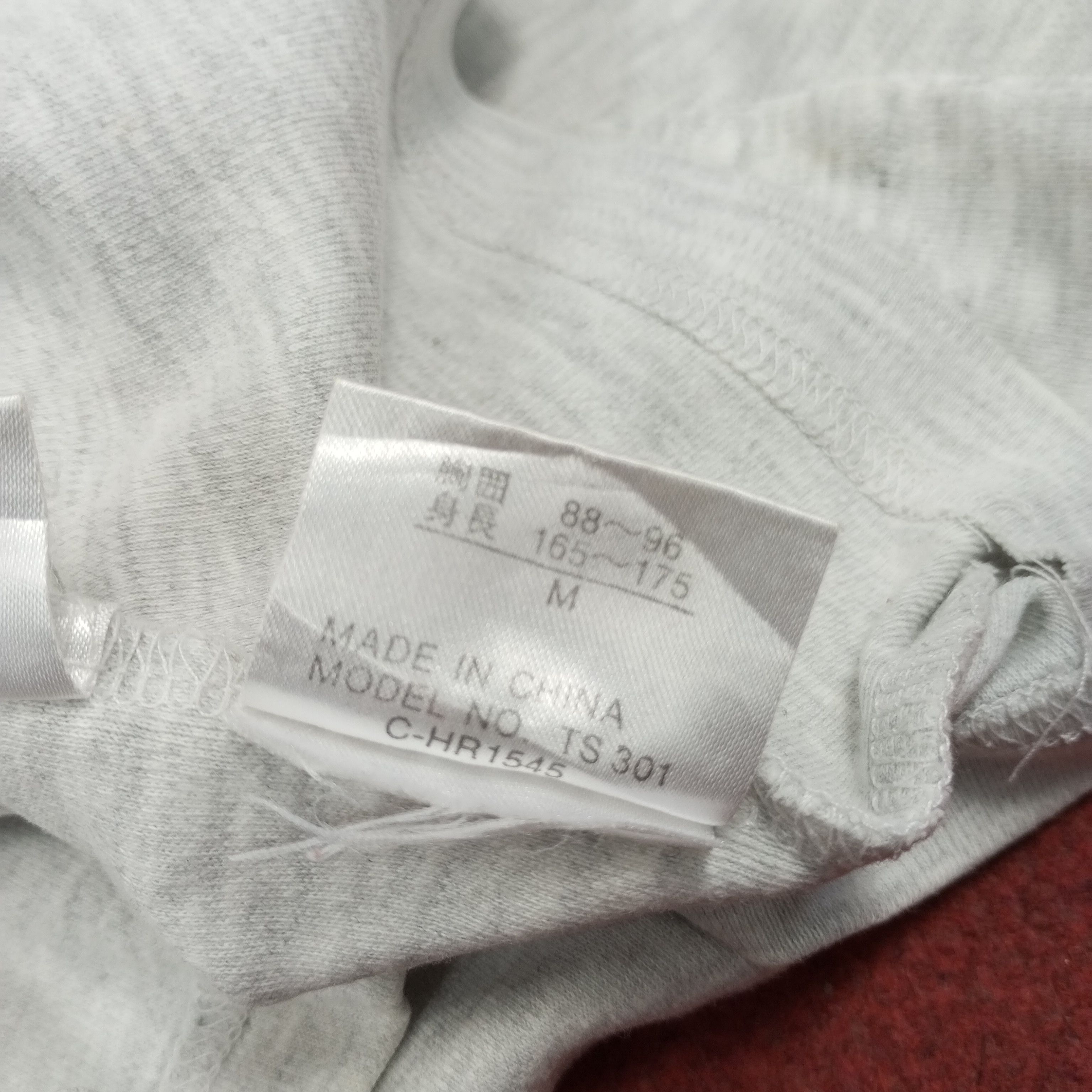 Vintage × Yves Saint Laurent Yves Saint Laurent Fashion Brand Pocket Design Tshirt Size US L / EU 52-54 / 3 - 10 Thumbnail
