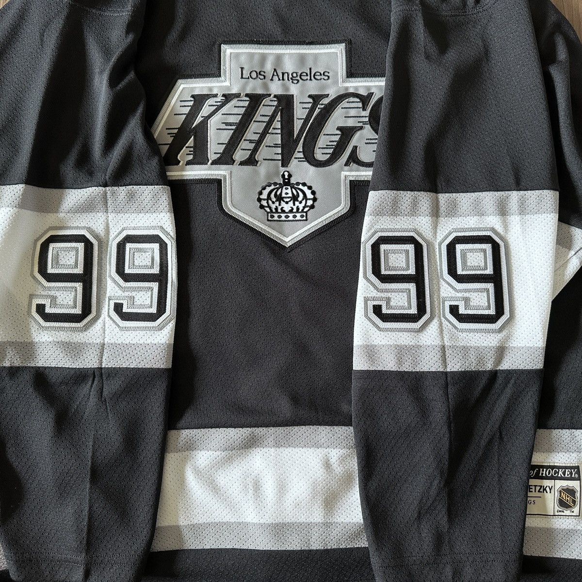 Ccm LA Kings Gretzky CCM Heroes of Hockey Auth Throwback Jersey Size US S / EU 44-46 / 1 - 9 Thumbnail