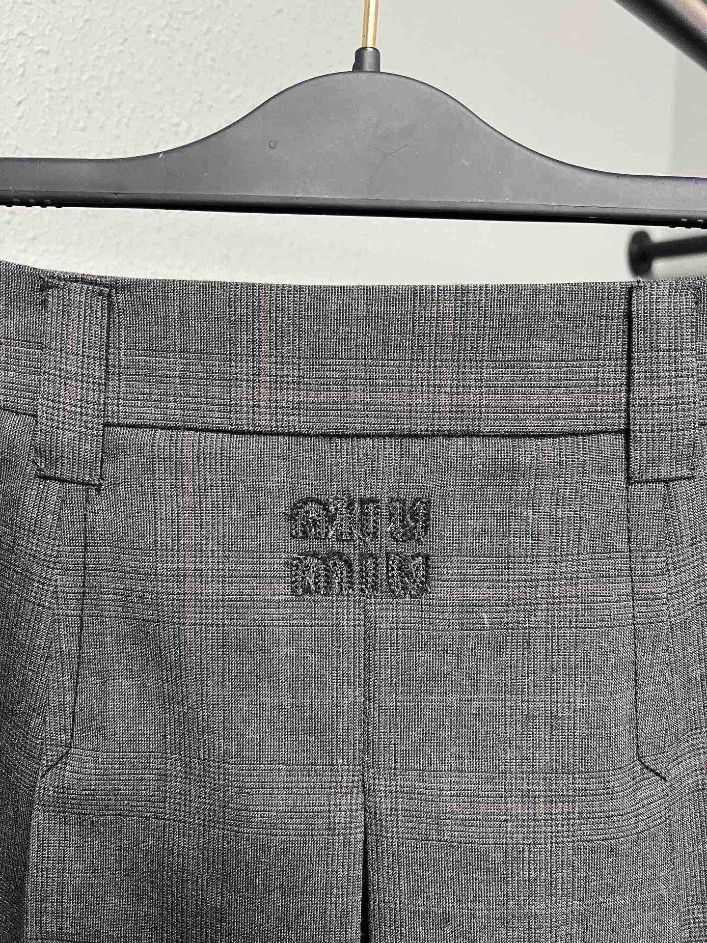 Miu Miu Miu Miu Gray Plaid Patch Logo Pleated Skirt Size ONE SIZE - 3 Thumbnail