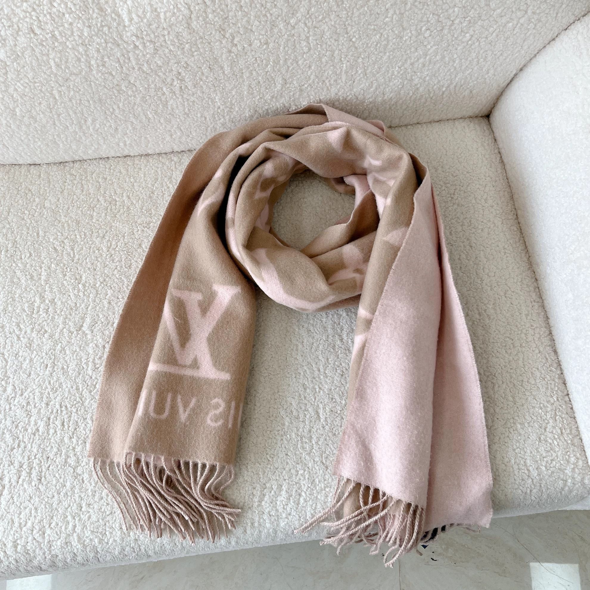 Louis Vuitton LV Monogram Latte Cashmere Double-Faced Scarf Size ONE SIZE - 6 Thumbnail