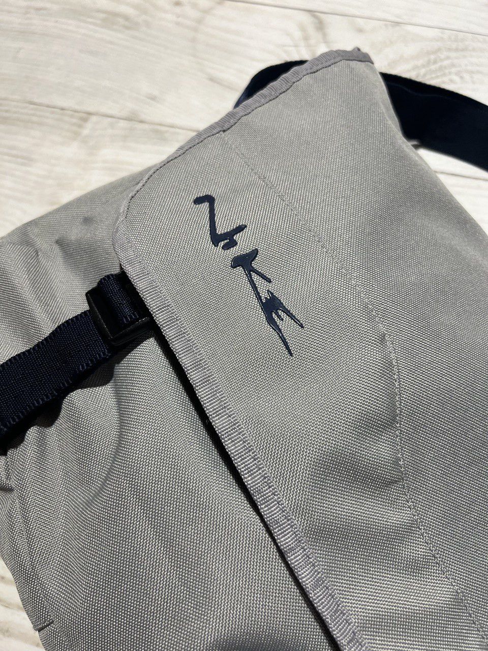 Nike Vintage Nike Messenger Bag Shoulders 90s Gorpcore Size ONE SIZE - 4 Thumbnail