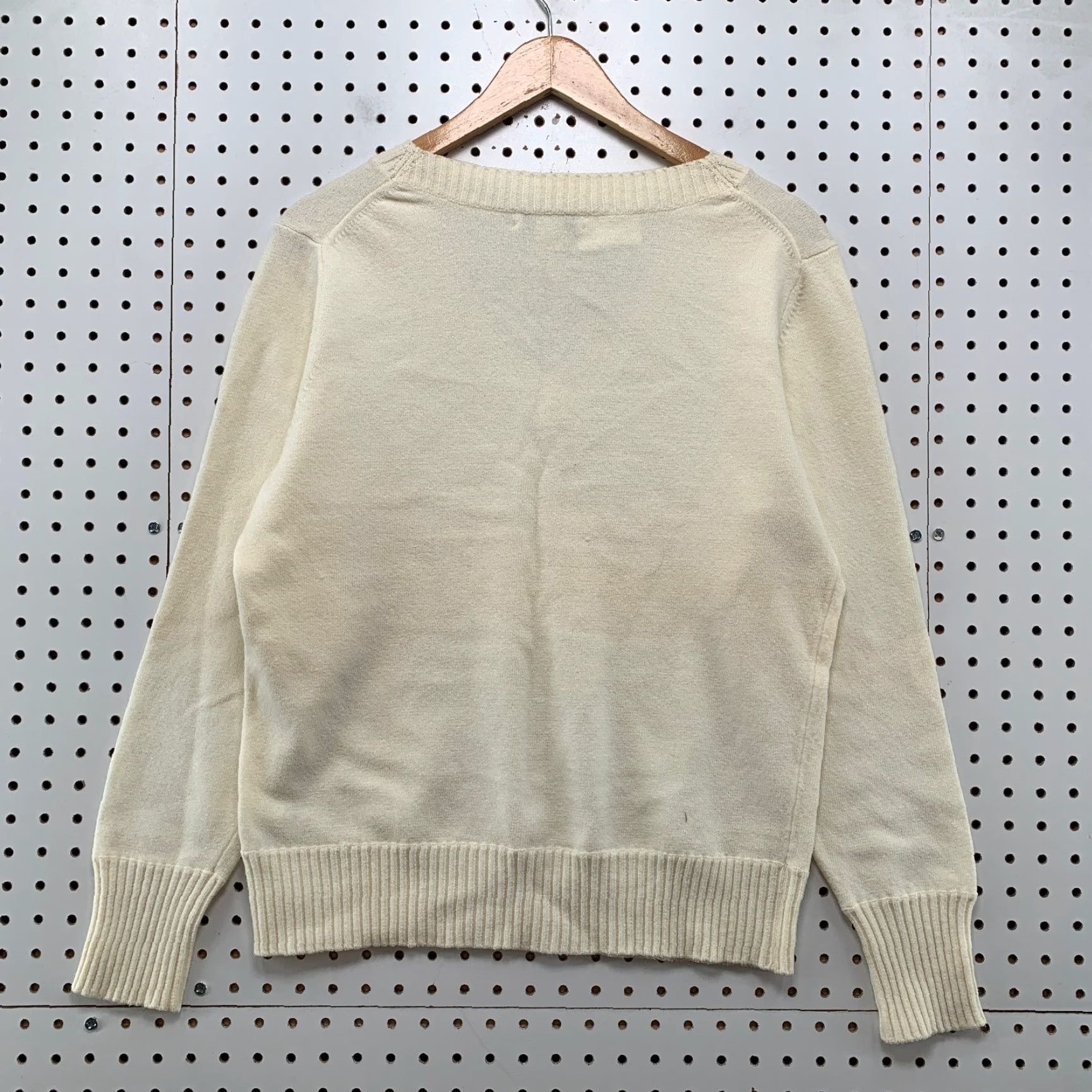 Banana Republic VINTAGE Banana Republic Merino Wool Sweater Womens XL Cream Fine Italian V Neck Size XL / US 12-14 / IT 48-50 - 2 Thumbnail