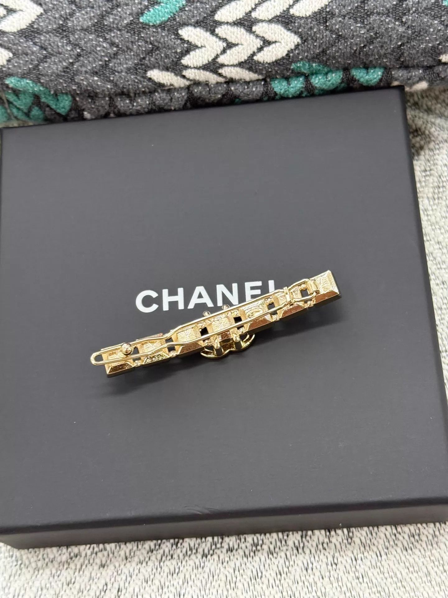 Chanel Chanel Pink Gem CC Hair Clip New Size ONE SIZE - 4 Thumbnail