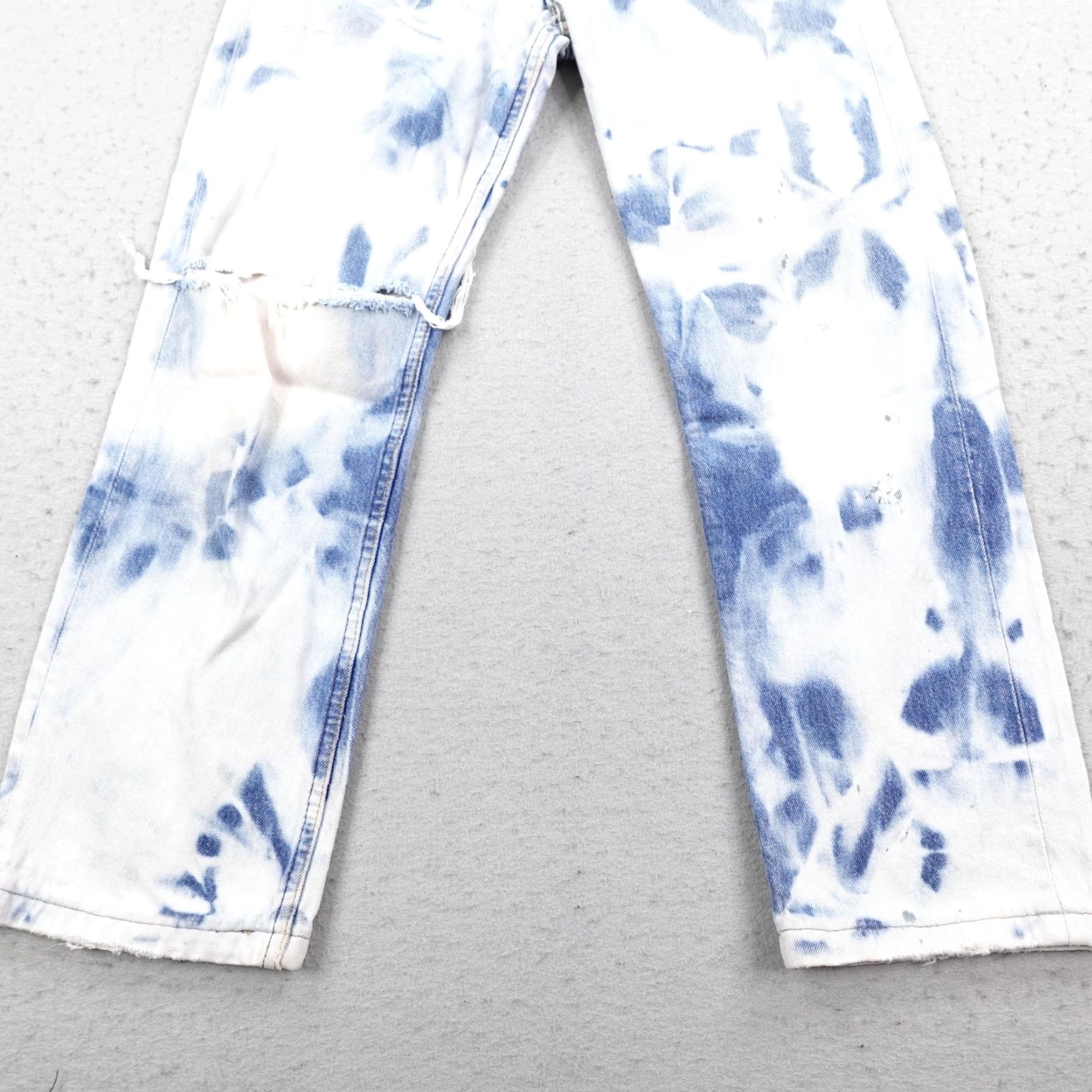Levi's VINTAGE Levi's Jeans Mens 32 Bleach Dye Denim 501 0118 Distressed Button Fly 90s Jeans Mens 90s USA Blue Size US 32 / EU 48 - 3 Thumbnail