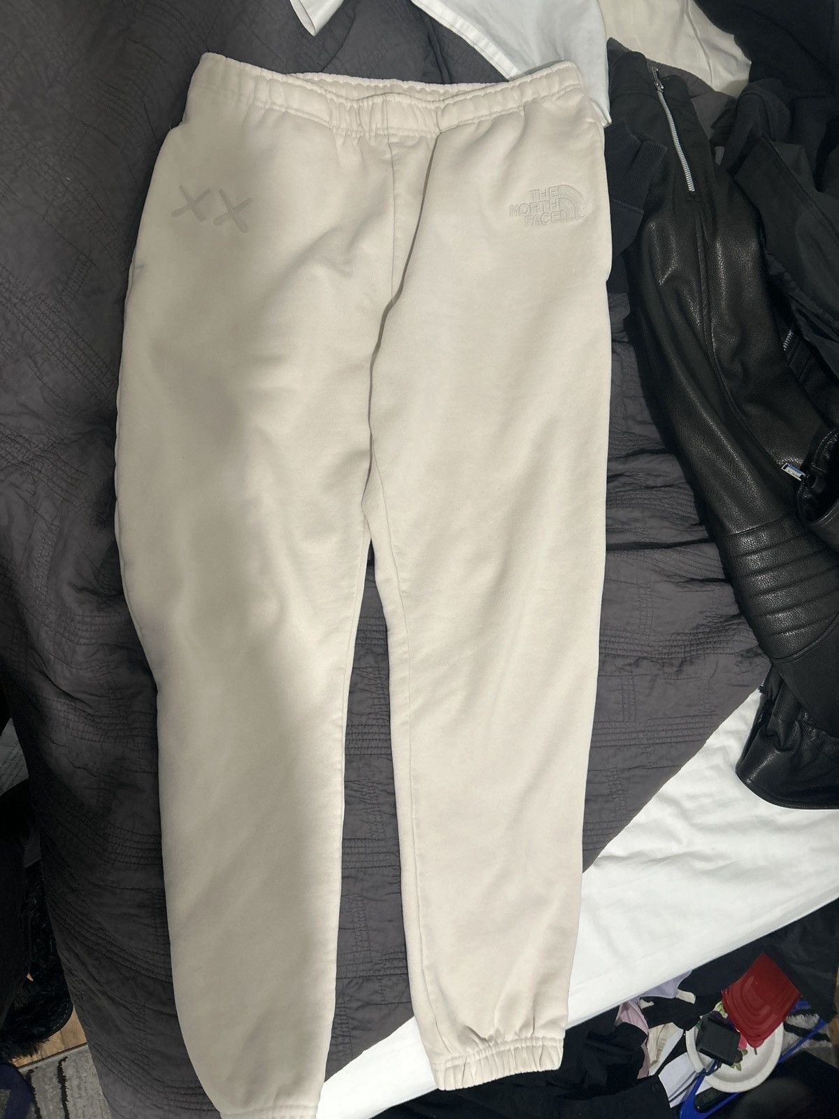 Kaws × The North Face Kaws northface off white sweatpants Size US 32 / EU 48 - 3 Thumbnail