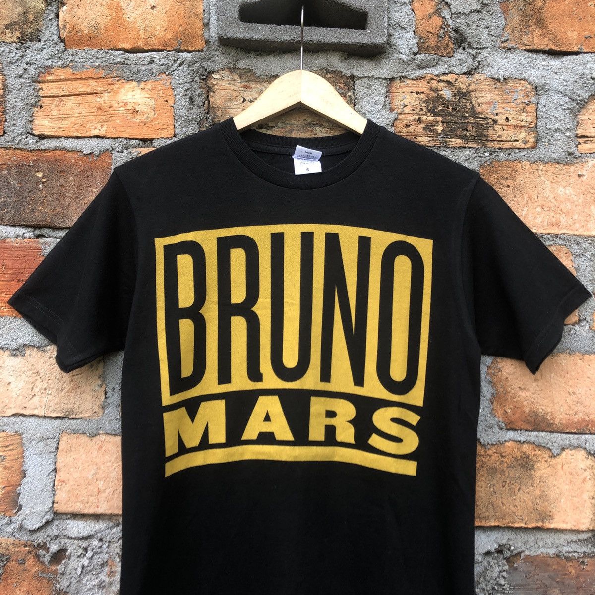 Other Bruno Mars 24k Magic World Tour Tshirt Size US S / EU 44-46 / 1 - 3 Thumbnail