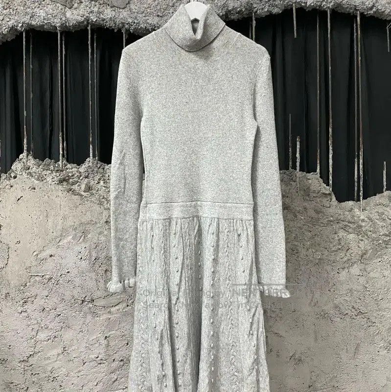 Valentino Valentino Gray Long Sleeve Dress for Women . Size M / US 6-8 / IT 42-44 - 1 Thumbnail