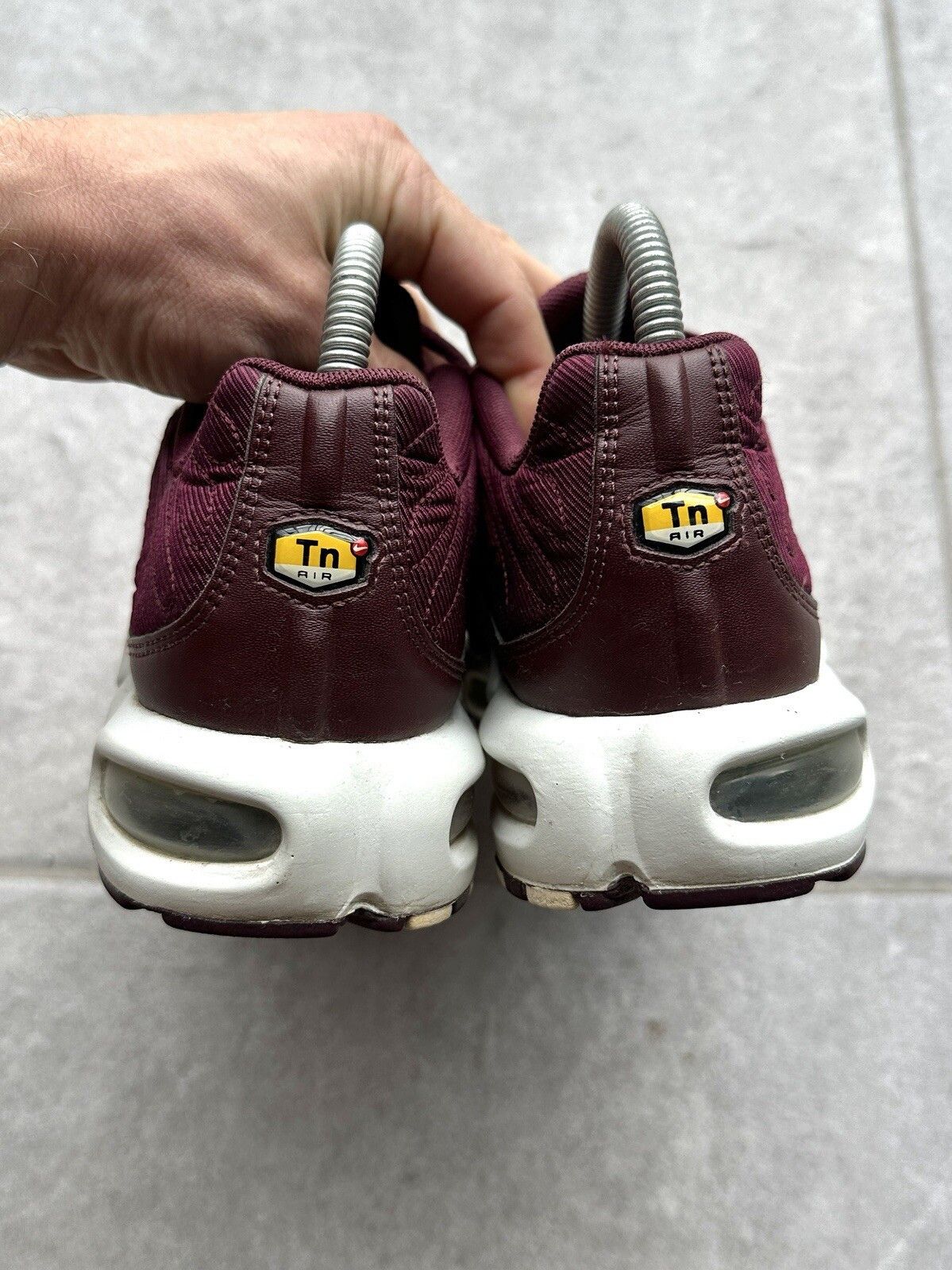 Nike Womens AIR MAX PLUS SE Metallic Mahogany Trainers Size US 7.5 / IT 37.5 - 3 Thumbnail