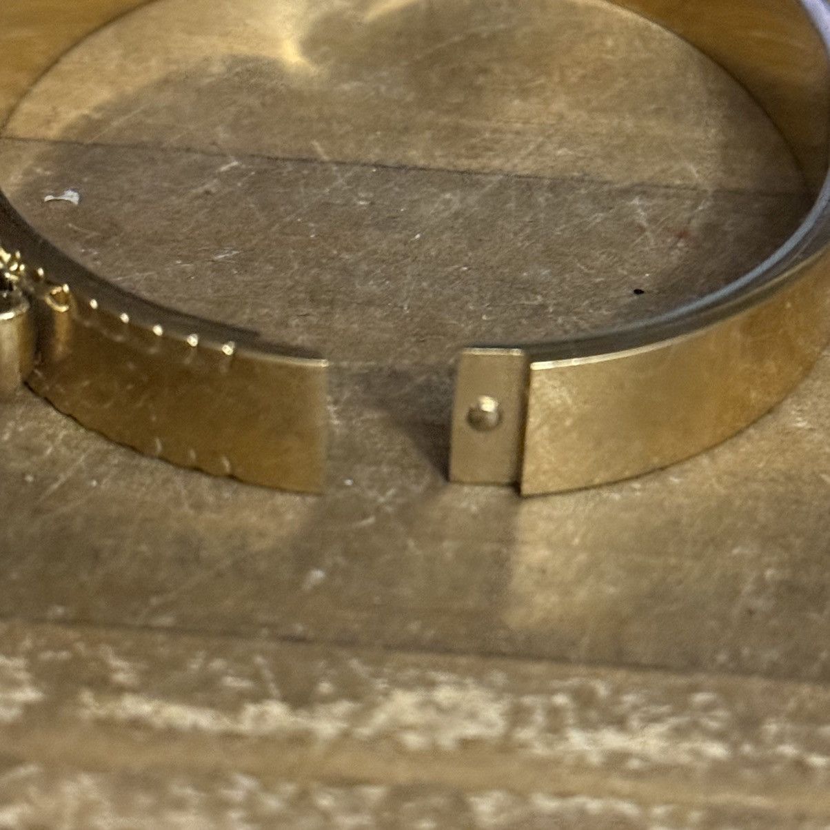 Other Gold tone hinged bow bangle bracelet Size ONE SIZE - 4 Thumbnail