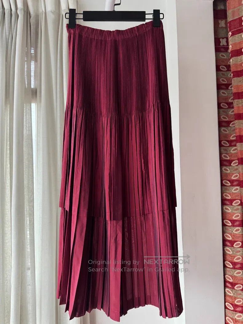 Issey Miyake Issey Miyake Double-layer Organ Pleated Burgundy Iridescen Size 25" / US 0 / IT 36 - 1 Thumbnail