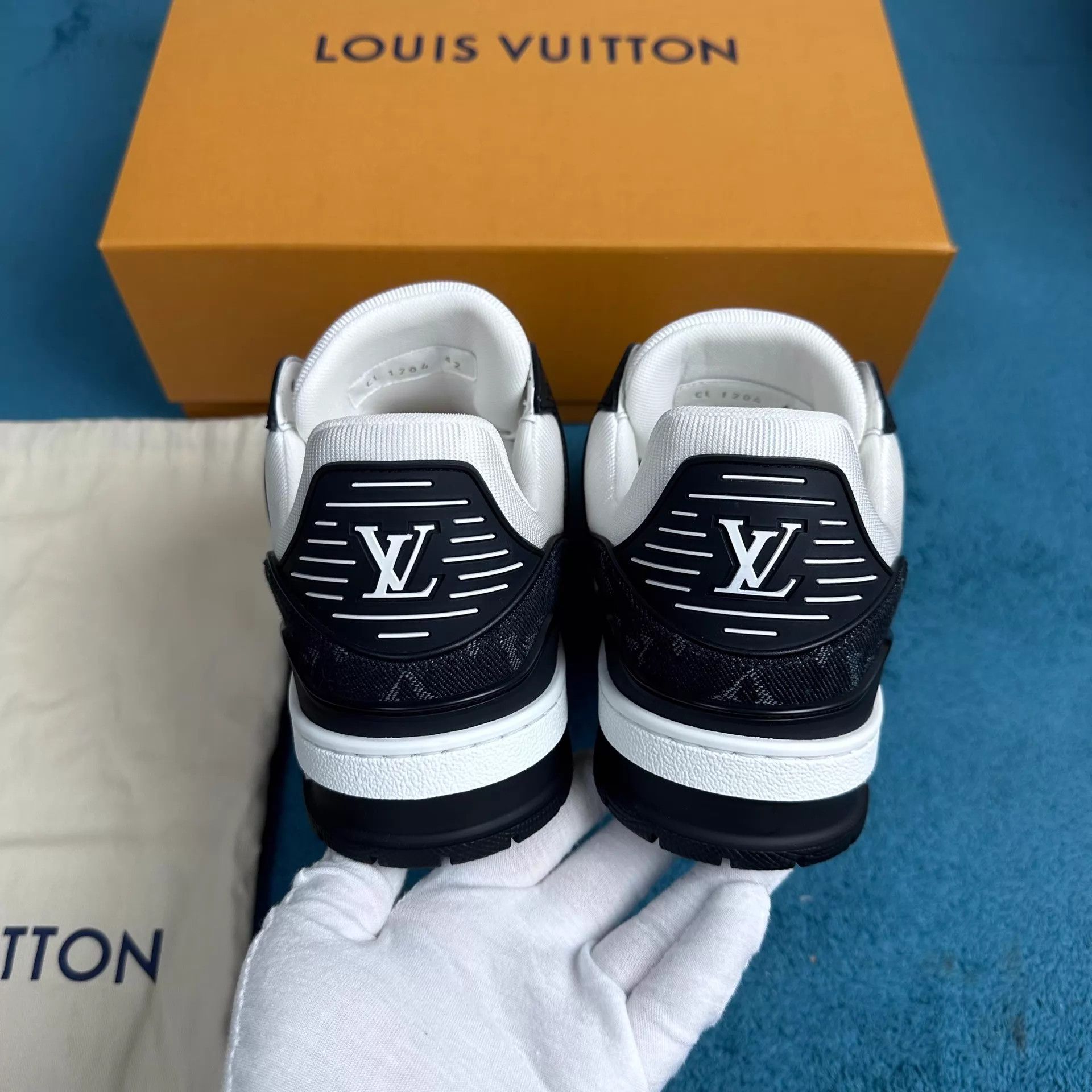 Louis Vuitton LV Trainer BW Panda Denim Print 42 Size US 9 / EU 42 - 4 Thumbnail