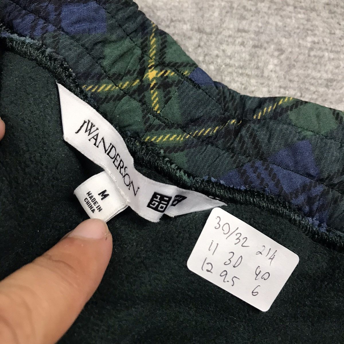 JW Anderson × Uniqlo J.W ANDERSON X UNIQLO GREEN FLEECE SHERPA SWEATPANTS Size US 32 / EU 48 - 11 Thumbnail