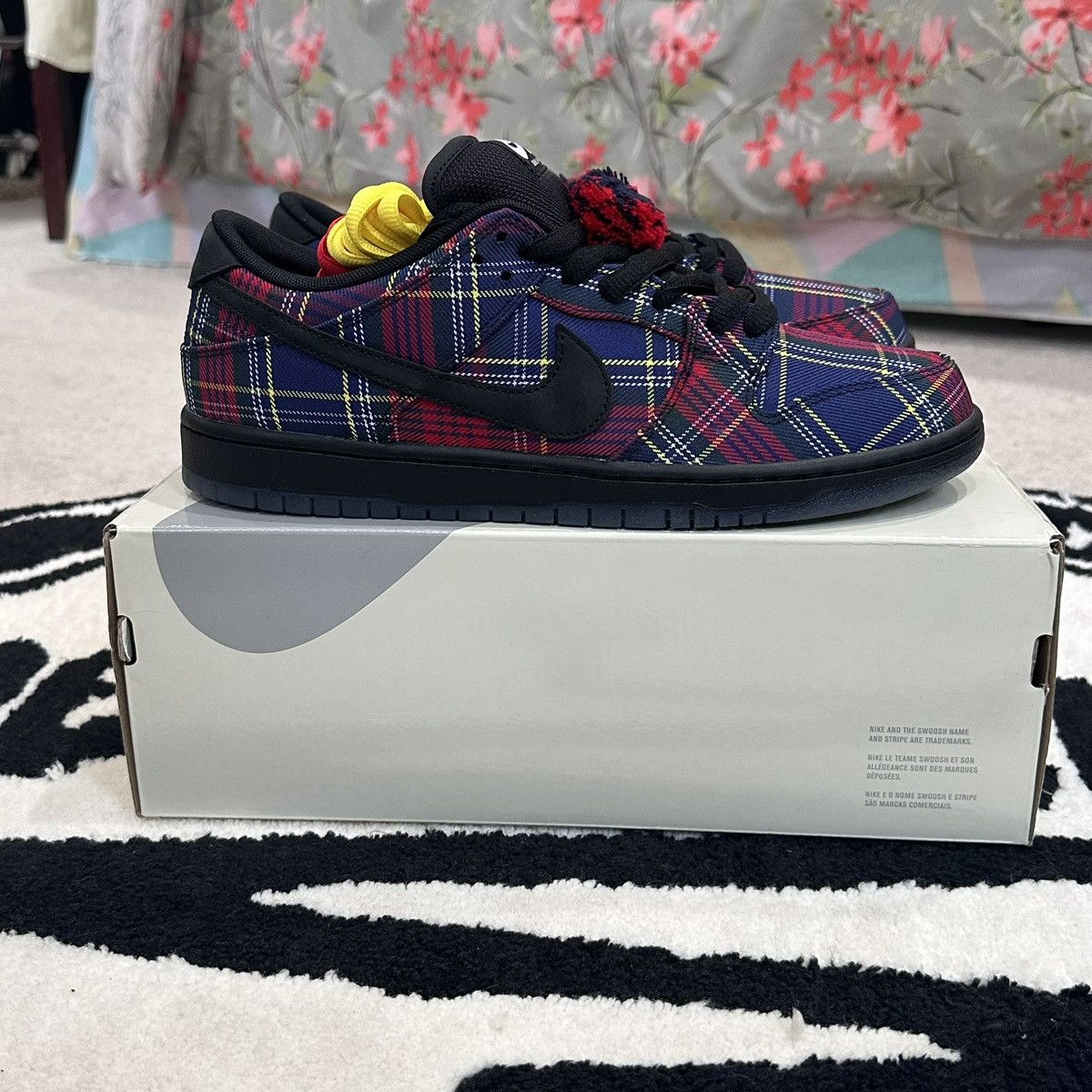 Nike SB Nike SB Dunk Low ‘Nardwuar’ Size US 11 / EU 44 - 8 Thumbnail