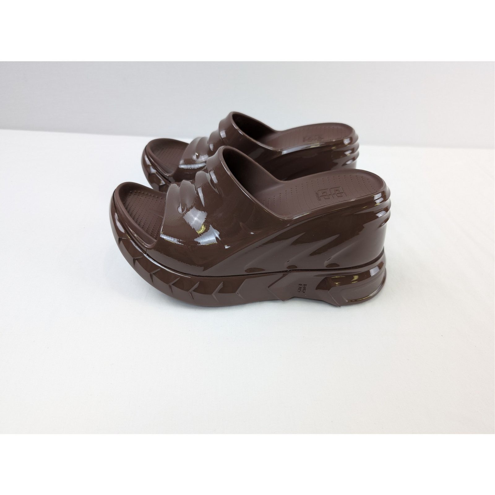 Givenchy o1rshd1 Marshmallow Slider Wedge Sandal in Chocolate Size US 9 / IT 39 - 8 Thumbnail